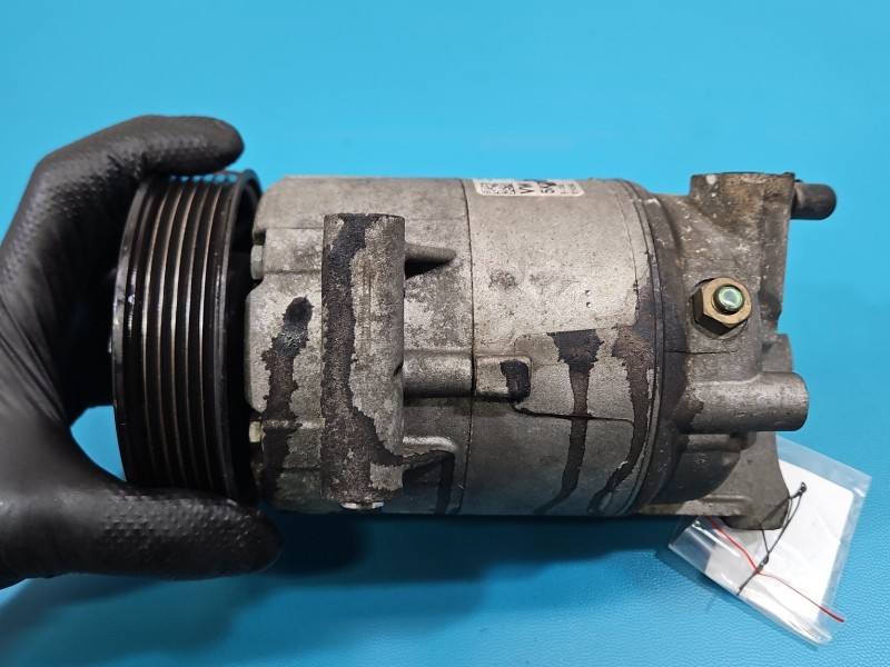 Компрессор кондиционера Volkswagen Jetta 5K0820803E — фото детали 9