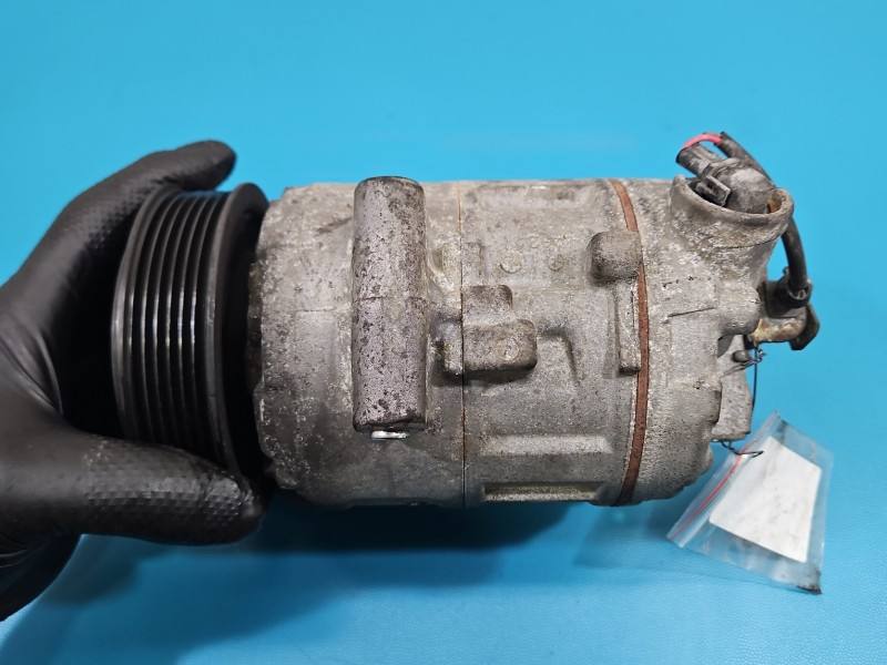Компрессор кондиционера Skoda Fabia 2 6Q0820808D — фото детали 9