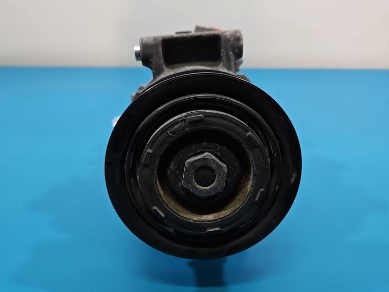 Компресор кондиціонера Audi A4 B9 8W5816803 — фото деталі 2