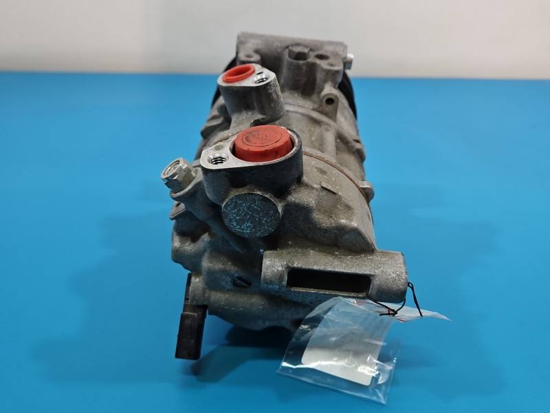 Компресор кондиціонера Audi A4 B9 8W5816803 — фото деталі 4