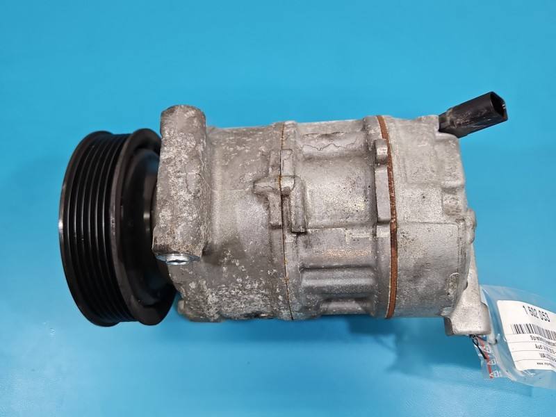 Компресор кондиціонера Audi A4 B9 8W5816803 — фото деталі 9