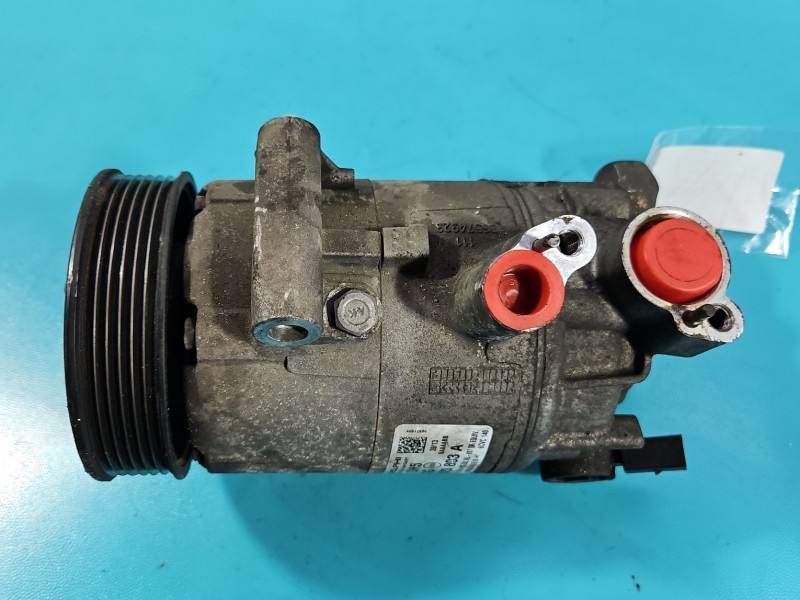 Компресор кондиціонера Volkswagen Passat B7 5K0820803A — фото деталі 2