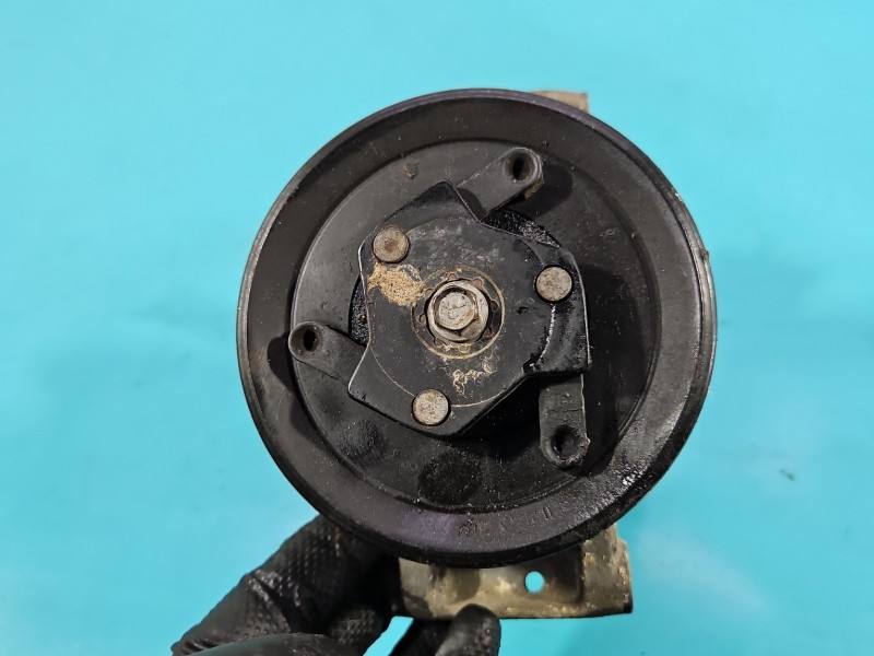 Компресор кондиціонера Volkswagen Passat B7 5K0820803A — фото деталі 6