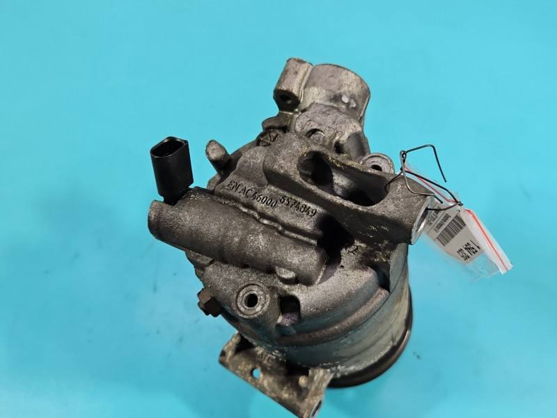 Компресор кондиціонера Volkswagen Passat B7 5K0820803A — фото деталі 8