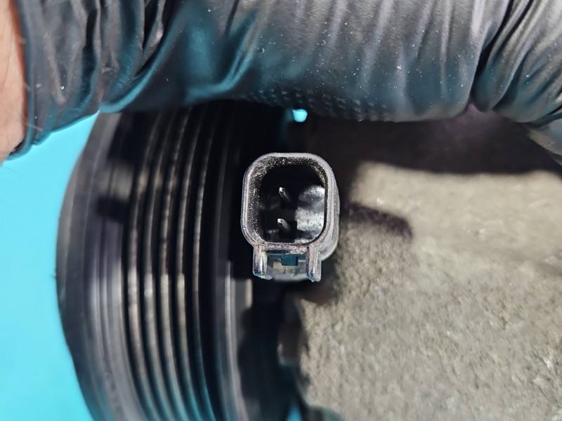 Компрессор кондиционера Ford Focus AM5N-19D629-BA — фото детали 4