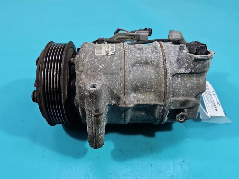 Компресор кондиціонера Renault Megane 4 926002410R — фото деталі 4