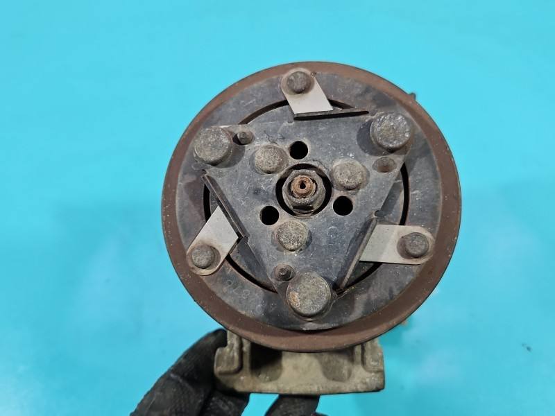 Компресор кондиціонера Renault Megane 4 926002410R — фото деталі 5