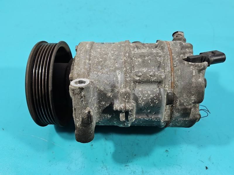 Компресор кондиціонера Volkswagen Golf 7 5Q0820803 — фото деталі 5