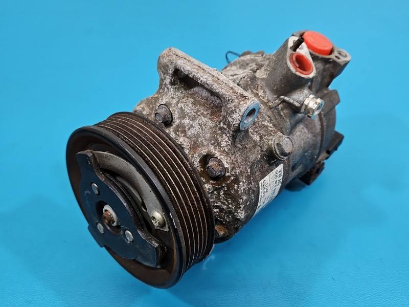 Компресор кондиціонера Volkswagen Passat B8 5Q0820803G