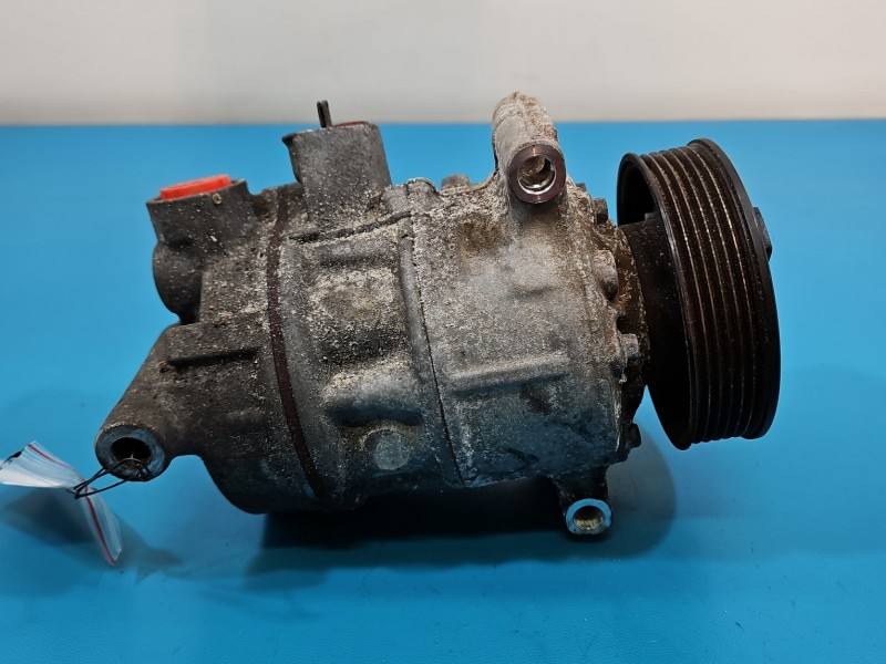 Компресор кондиціонера Volkswagen Passat B8 5Q0820803G — фото деталі 3