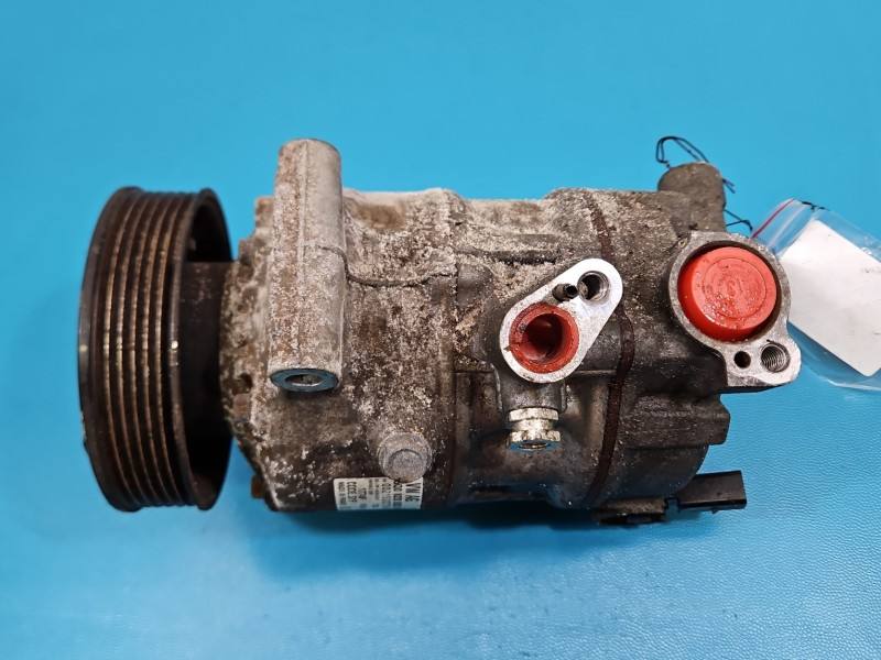 Компресор кондиціонера Volkswagen Passat B8 5Q0820803G — фото деталі 6