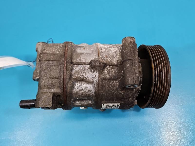 Компресор кондиціонера Volkswagen Passat B8 5Q0820803G — фото деталі 9