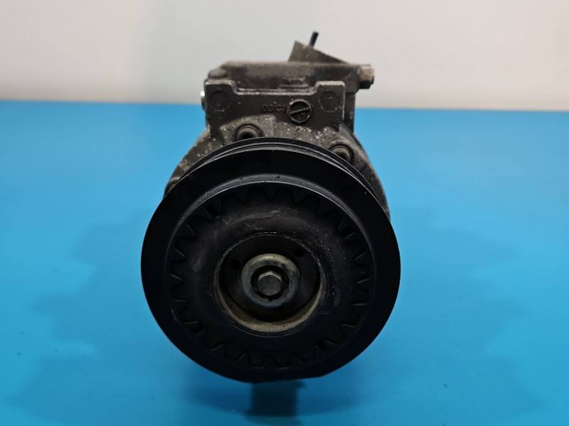 Компресор кондиціонера Volkswagen Touran 5K0820803B — фото деталі 2
