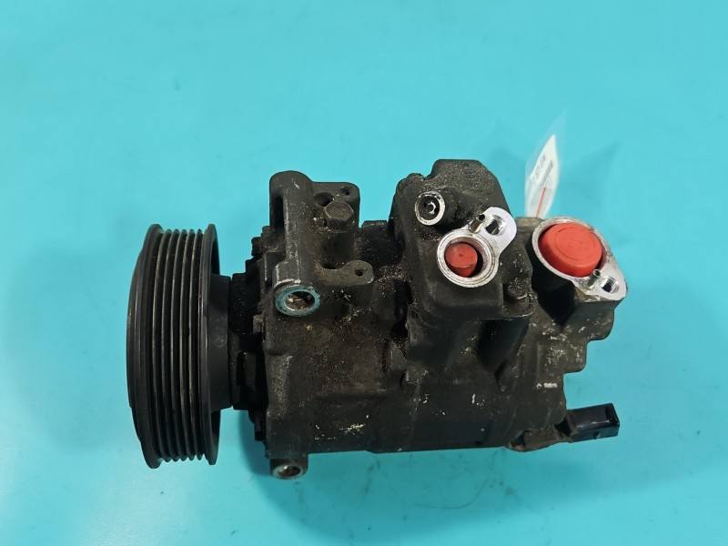 Компрессор кондиционера Volkswagen Scirocco 1K0820808A — фото детали 2