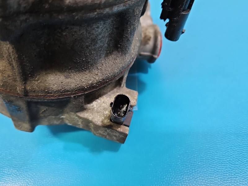 Компресор кондиціонера Opel Astra K 39034463 — фото деталі 9
