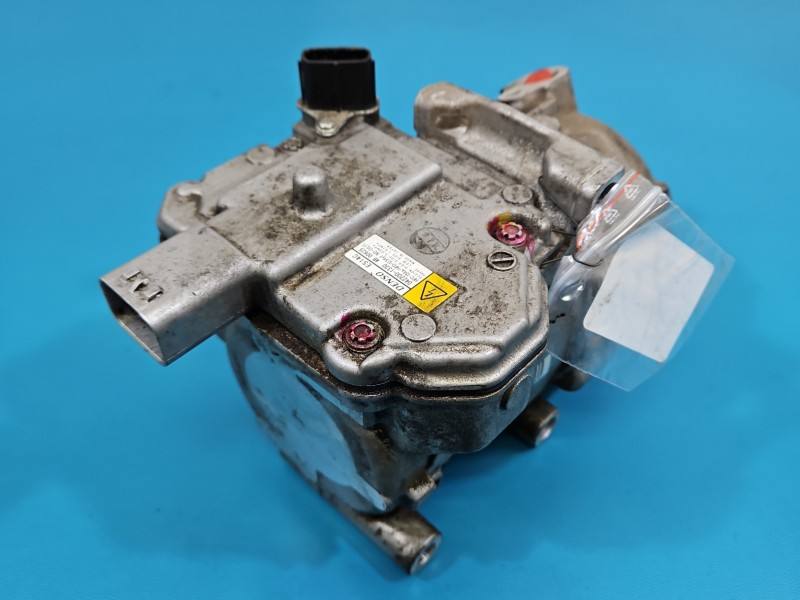 Компрессор кондиционера Toyota Auris 042200-1330