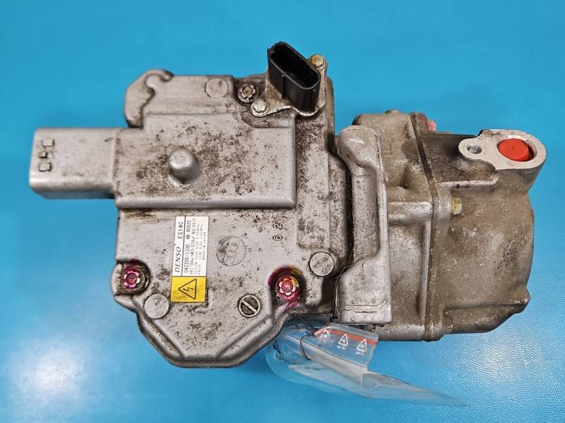 Компрессор кондиционера Toyota Auris 042200-1330 — фото детали 2