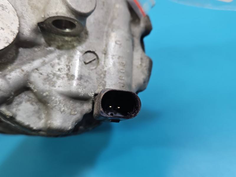 Компресор кондиціонера Volkswagen Golf 7 5Q0816803 — фото деталі 5