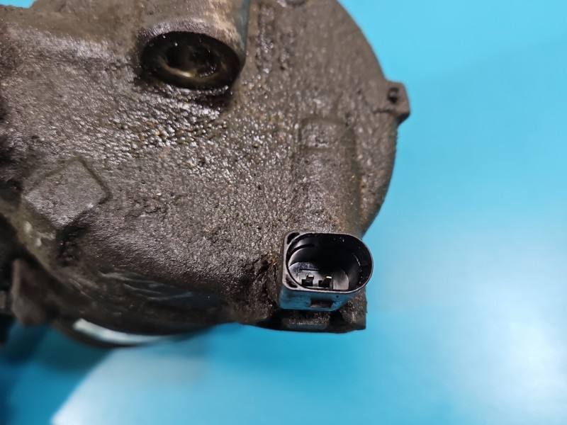 Компресор кондиціонера Skoda Rapid 5Q0820803C — фото деталі 7