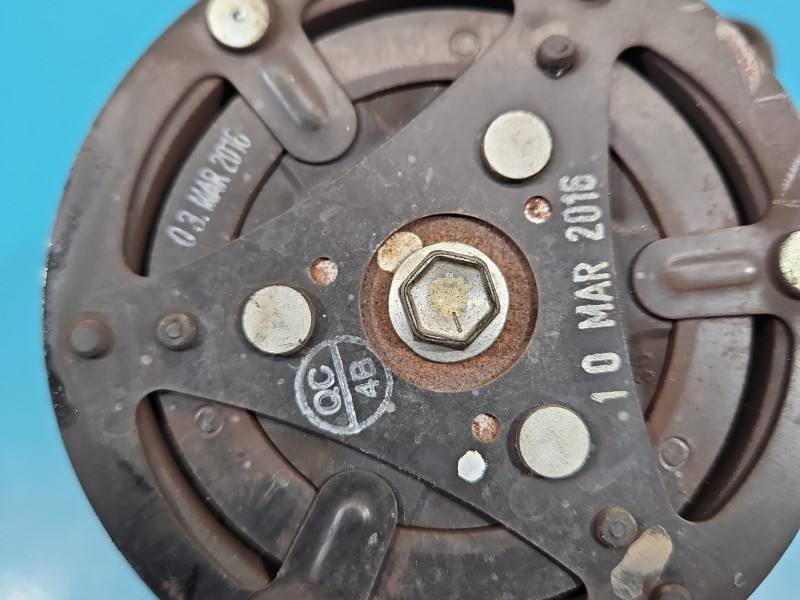 Компрессор кондиционера Suzuki Vitara XI447280-2400 — фото детали 3