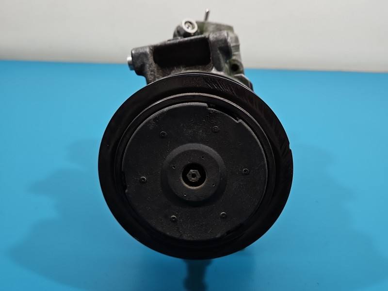 Компресор кондиціонера Volkswagen Passat B7 1K0820808A — фото деталі 2