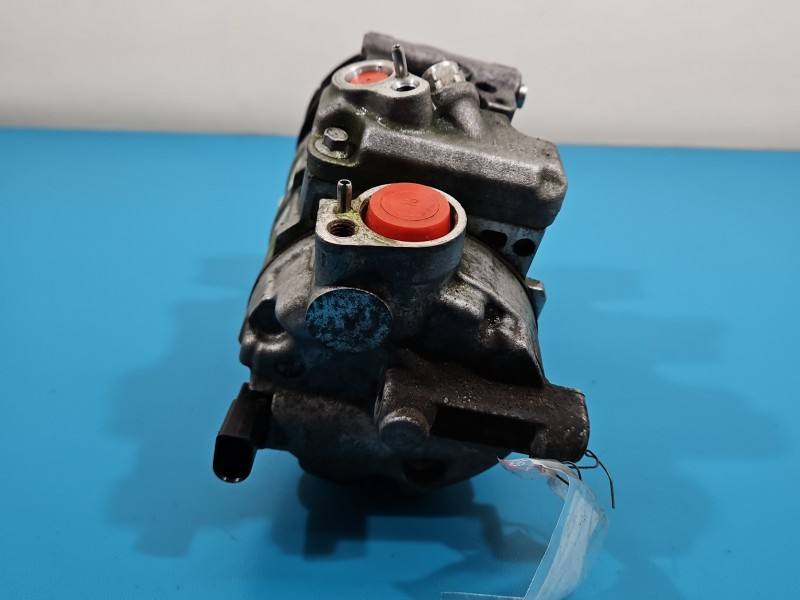 Компресор кондиціонера Volkswagen Passat B7 1K0820808A — фото деталі 4