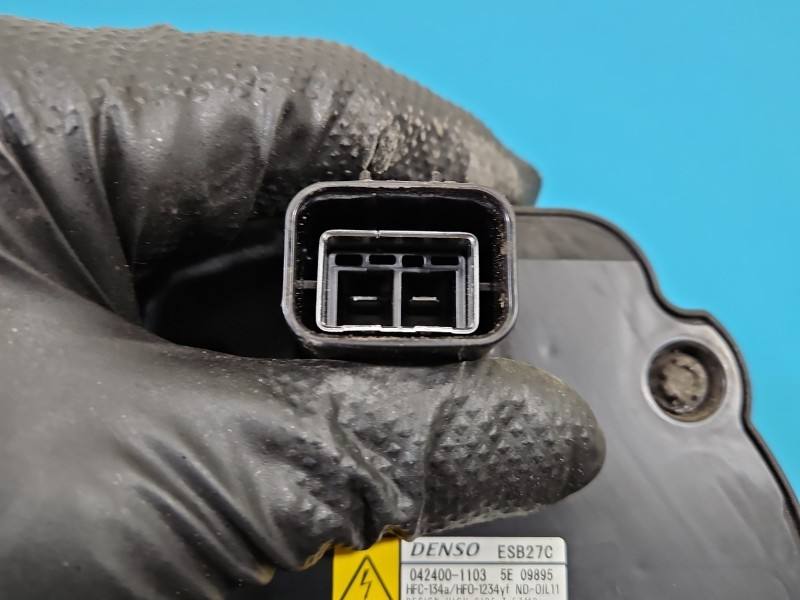 Компрессор кондиционера Toyota Rav4 042400-1103 — фото детали 6