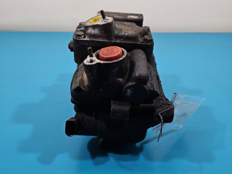 Компрессор кондиционера Volkswagen Passat B6 1K0820803Q — фото детали 4