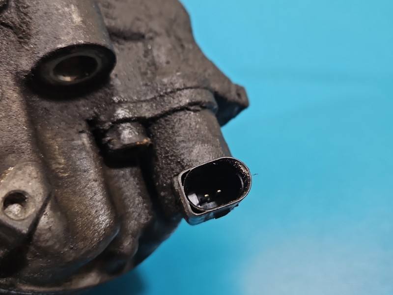 Компрессор кондиционера Volkswagen Passat B6 1K0820803Q — фото детали 8