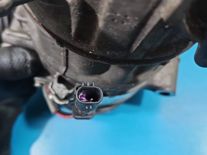Компресор кондиціонера Opel Astra K 39034464 — фото деталі 8