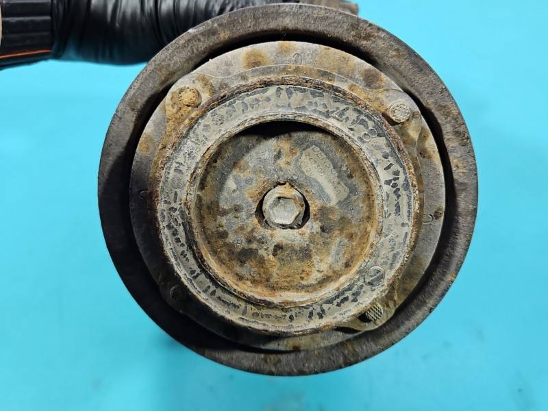 Компресор кондиціонера Toyota Land Cruiser 447220-5261 — фото деталі 8