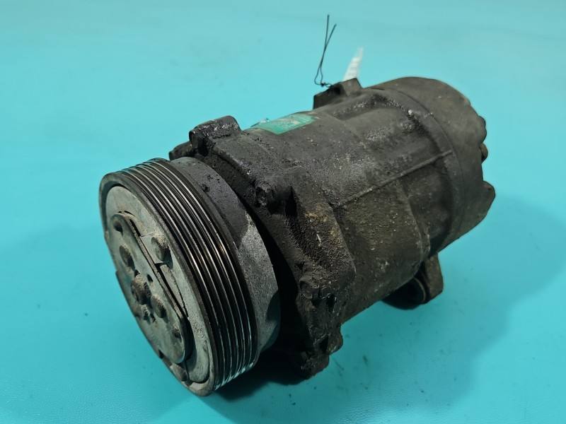 Компрессор кондиционера Volkswagen Sharan 7M0820803P