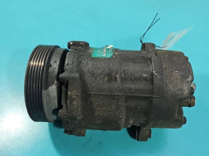 Компрессор кондиционера Volkswagen Sharan 7M0820803P — фото детали 2