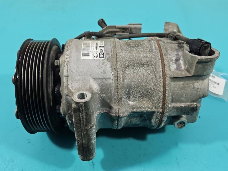 Компрессор кондиционера Renault Megane 4 926001268R — фото детали 4