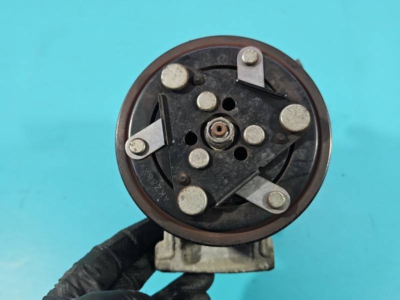 Компрессор кондиционера Renault Megane 4 926001268R — фото детали 5