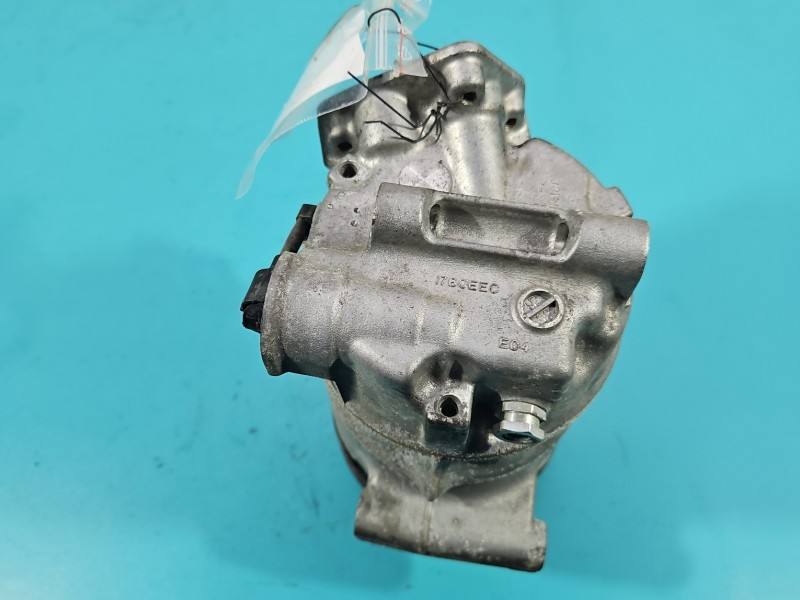 Компрессор кондиционера Renault Megane 4 926001268R — фото детали 7