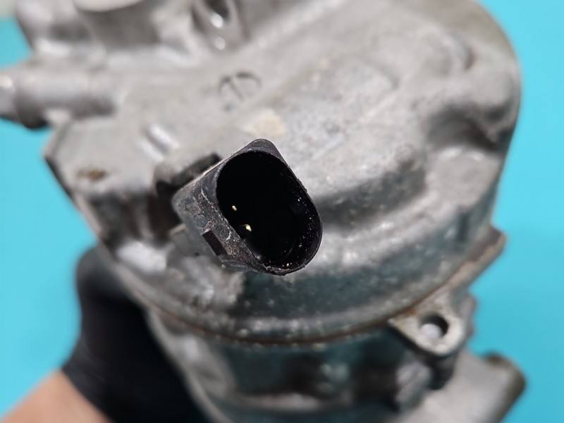 Компресор кондиціонера Audi A5 8T 8T0260805E — фото деталі 8