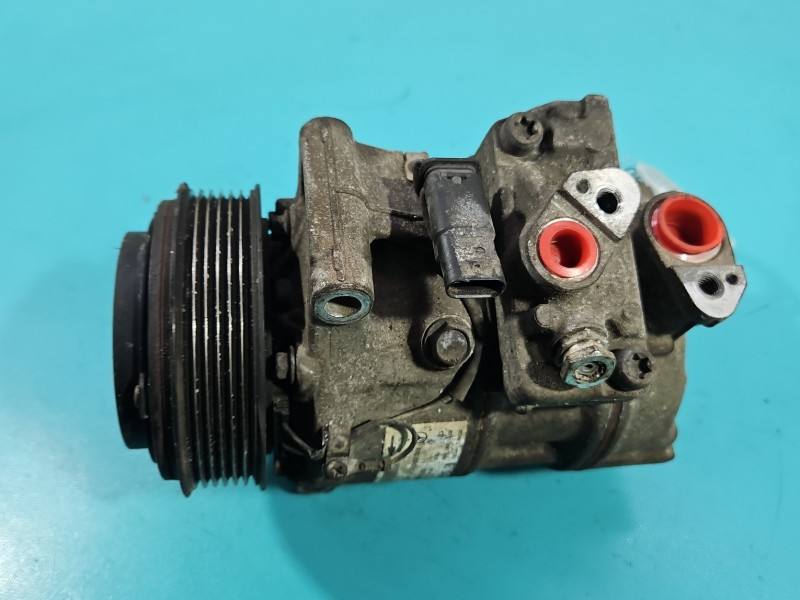 Компрессор кондиционера Mercedes C W205 A0008304400 — фото детали 2