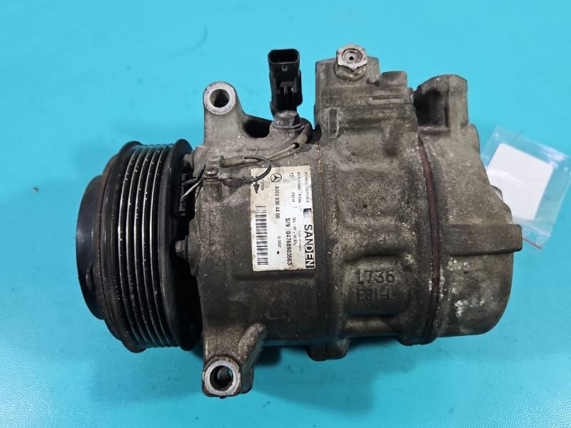 Компрессор кондиционера Mercedes C W205 A0008304400 — фото детали 3