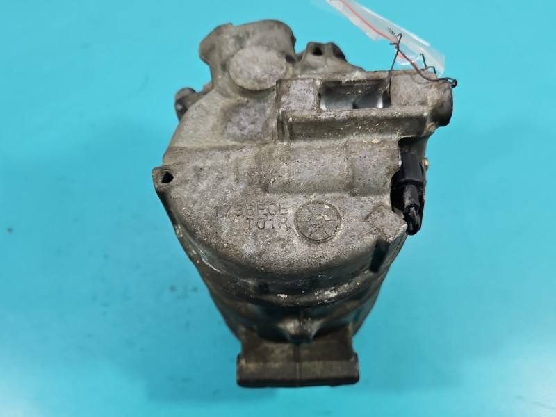 Компрессор кондиционера Mercedes C W205 A0008304400 — фото детали 7