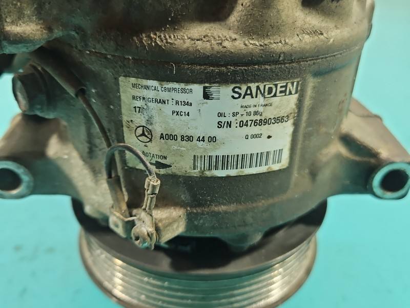 Компрессор кондиционера Mercedes C W205 A0008304400 — фото детали 8