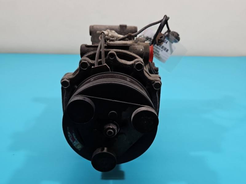 Компресор кондиціонера Mitsubishi Grandis MR958135 — фото деталі 2