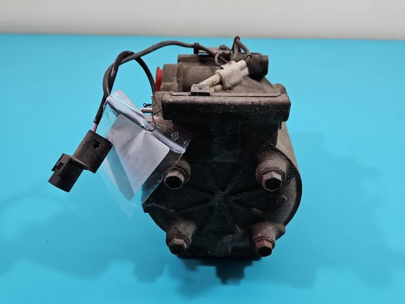 Компресор кондиціонера Mitsubishi Grandis MR958135 — фото деталі 4
