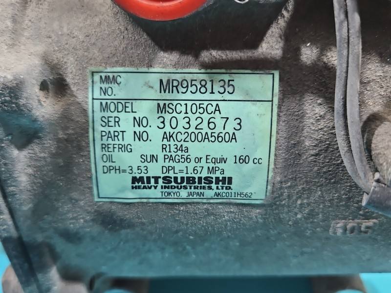Компресор кондиціонера Mitsubishi Grandis MR958135 — фото деталі 6
