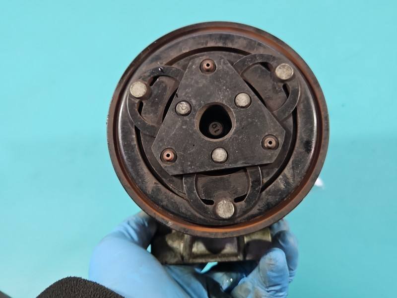 Компресор кондиціонера Nissan Juke 92600-BV80A — фото деталі 5