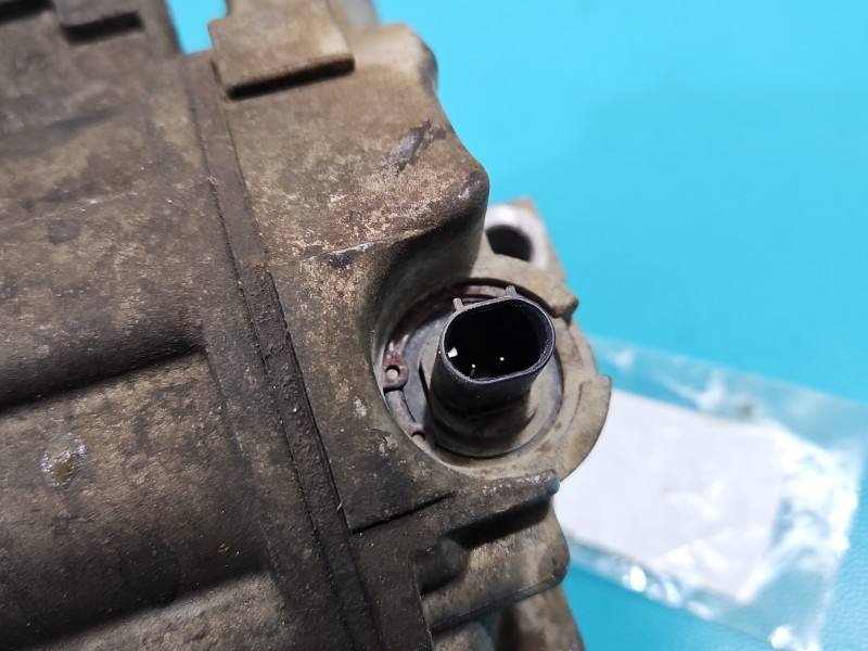Компресор кондиціонера Mercedes GLK X204 A0022305011 — фото деталі 8