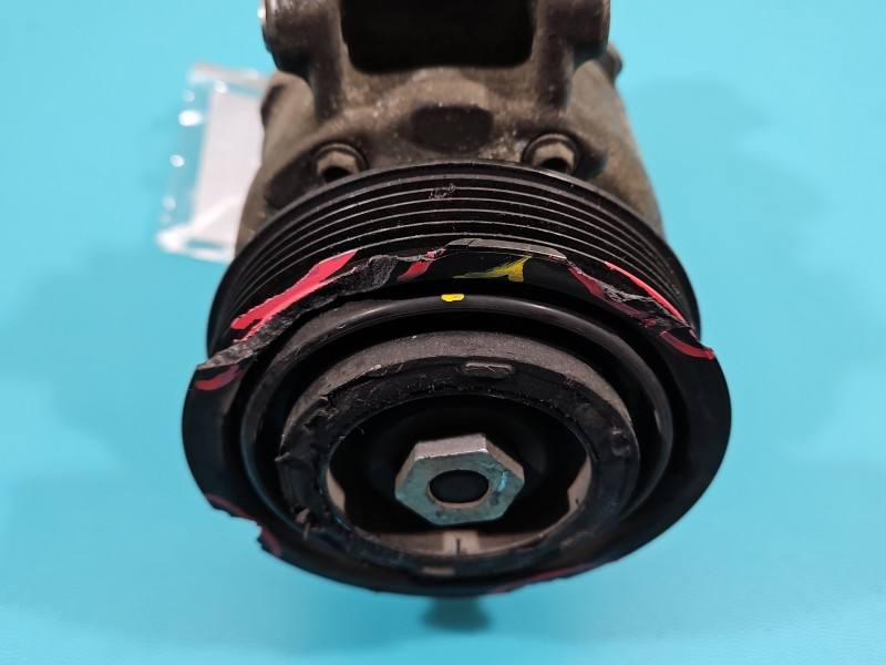 Компресор кондиціонера Audi A4 B8 8T0260805E — фото деталі 4