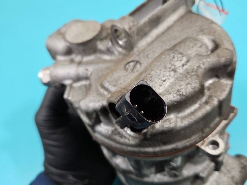 Компресор кондиціонера Audi A4 B8 8T0260805E — фото деталі 11