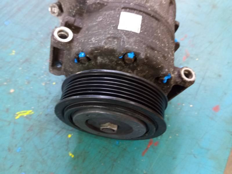 Компресор кондиціонера Volkswagen Golf 5 1K0820803P — фото деталі 12