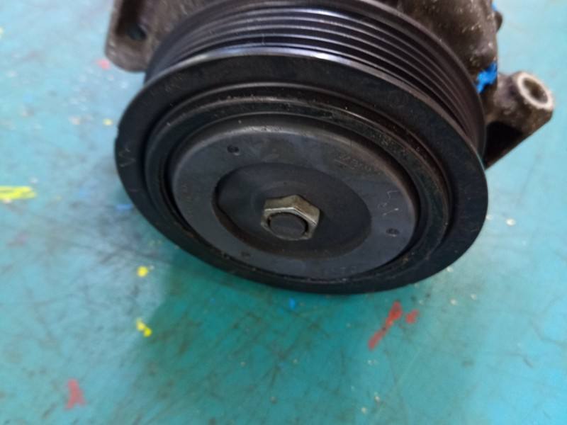 Компресор кондиціонера Volkswagen Golf 5 1K0820803P — фото деталі 13